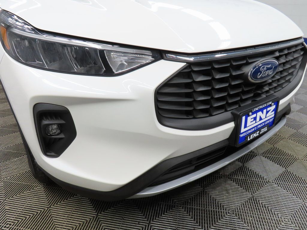 Used 2023 Ford Escape SE image 44