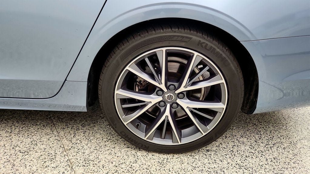 Used 2019 Volvo S90 T5 Momentum FWD image 9