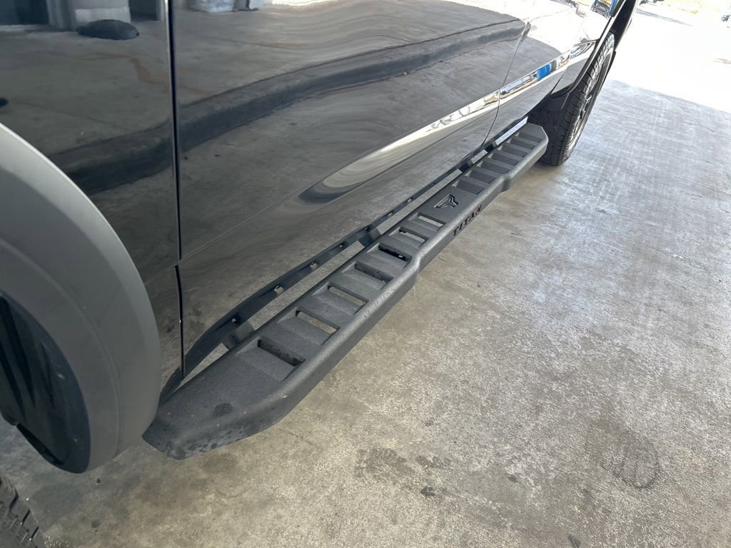 Used 2021 Nissan Titan PRO-4X w/ Pro-4x Convenience Package image 15