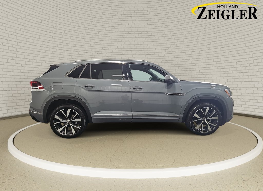 Used 2026 Volkswagen Atlas Cross Sport SEL Premium R-Line AWD/4WD image 4