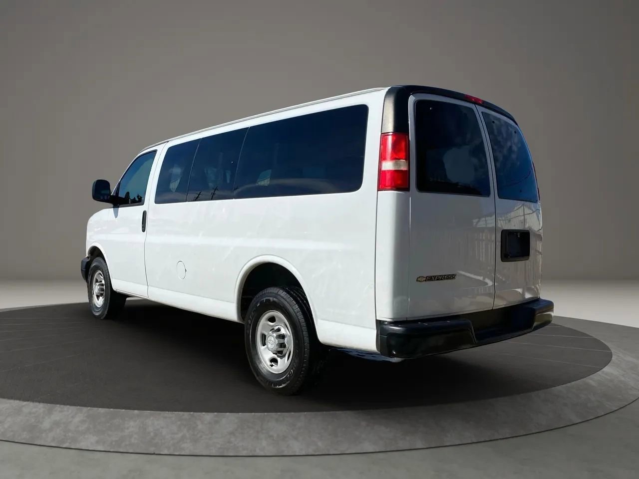 Used 2017 Chevrolet Express 2500 LS image 5