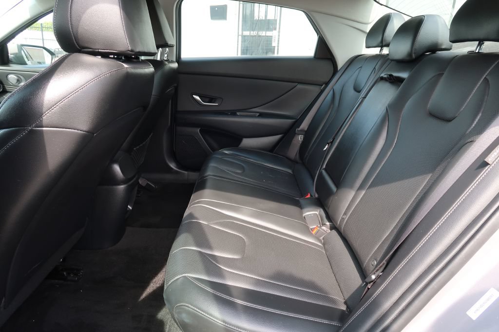 Used 2025 Hyundai Elantra Limited FWD image 7