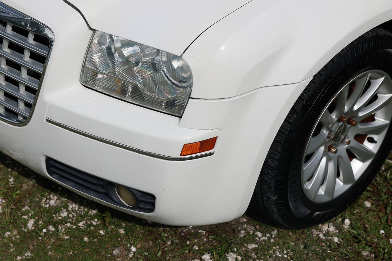 Used 2010 Chrysler 300 Touring RWD image 32