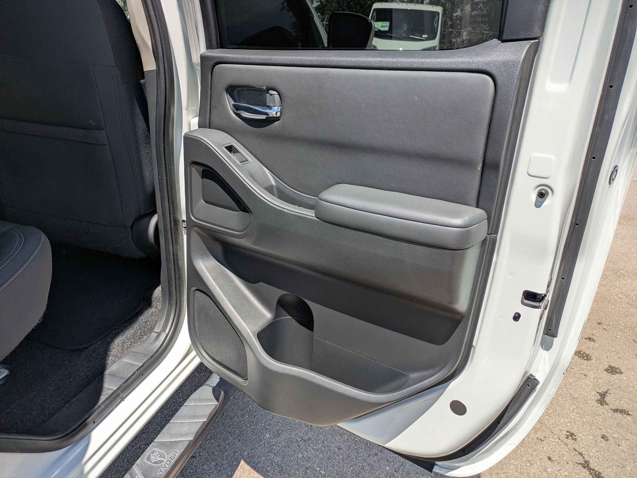 Used 2022 Nissan Frontier SV w/ Technology Package image 26