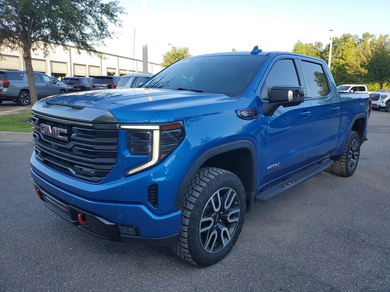 Used 2024 GMC Sierra 1500 AT4 w/ Technology Package AWD/4WD image 2