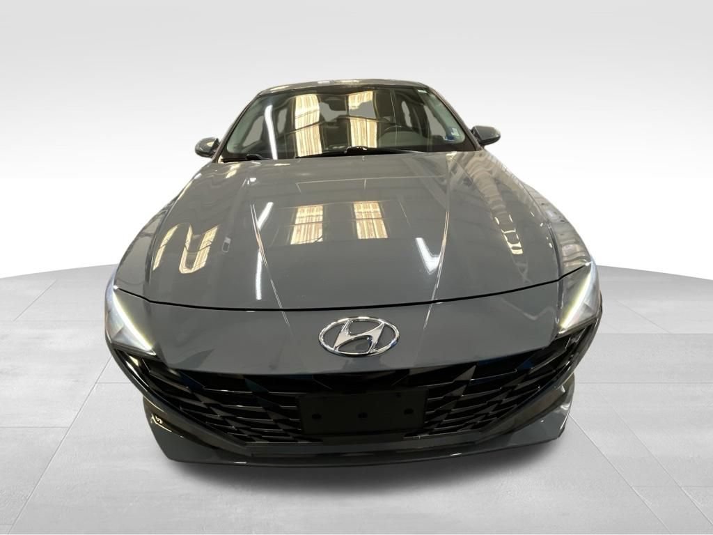 Used 2023 Hyundai Elantra Limited w/ Cargo Package FWD image 9