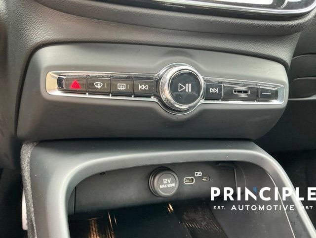 Used 2021 Volvo XC40 P8 Recharge w/ Advanced Package AWD/4WD image 17