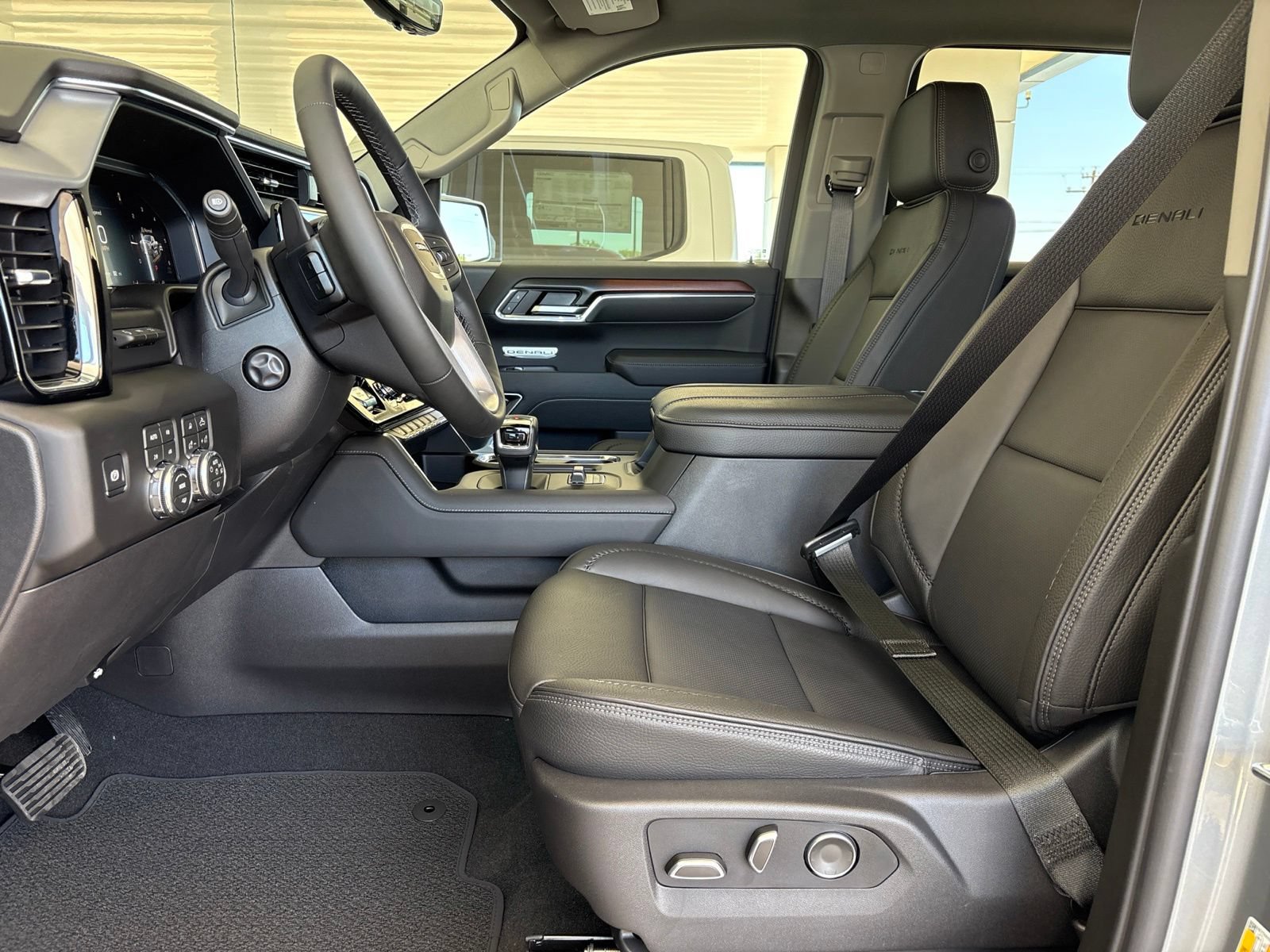 New 2026 GMC Sierra 1500 Denali w/ Denali Reserve Package AWD/4WD image 18