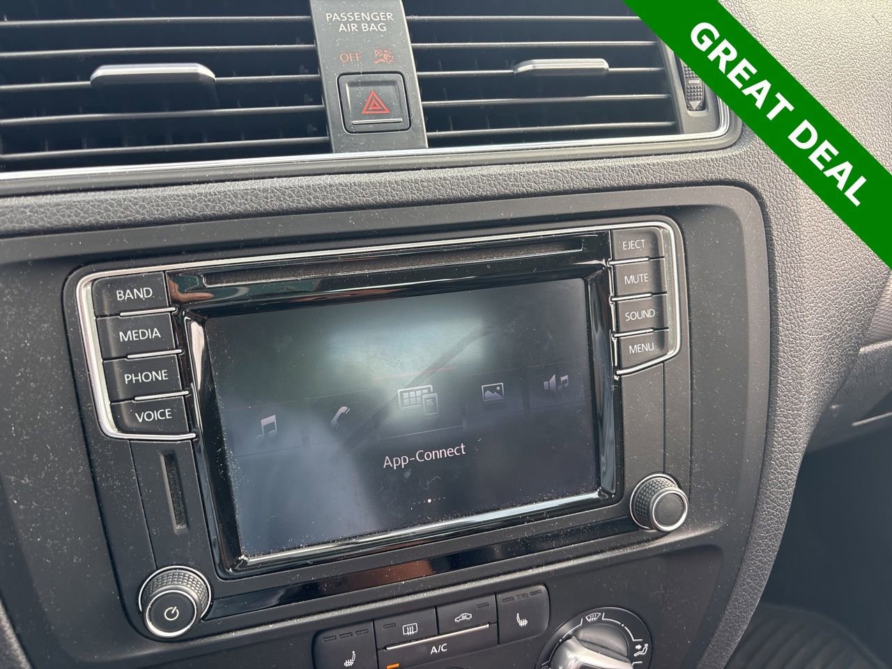 Used 2017 Volkswagen Jetta SE image 19