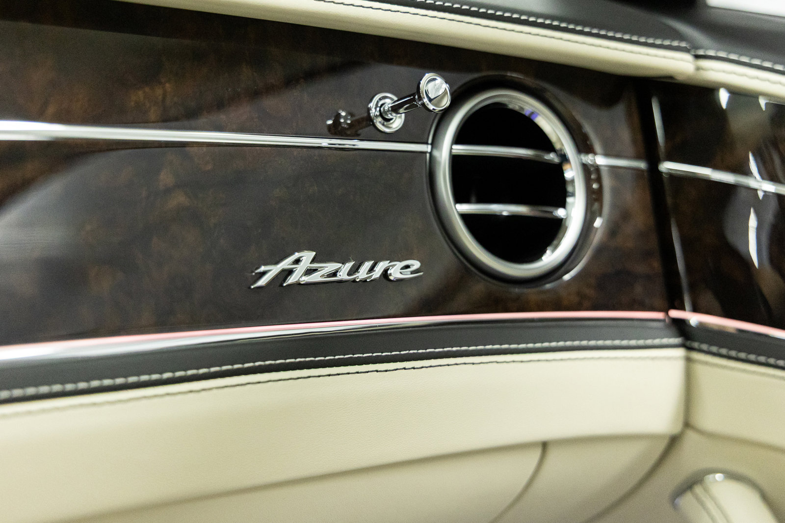 Certified 2026 Bentley Flying Spur Plug-In Hybrid image 39