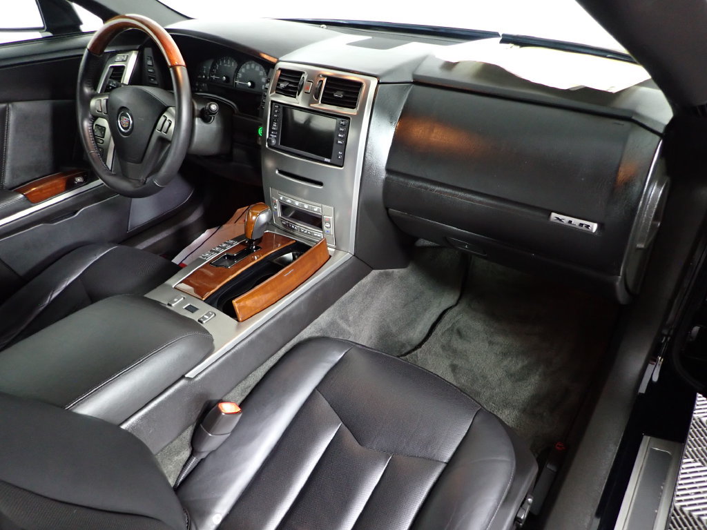 Used 2005 Cadillac XLR RWD image 30