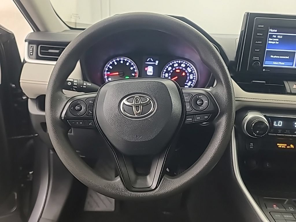 Used 2021 Toyota RAV4 XLE AWD/4WD image 32