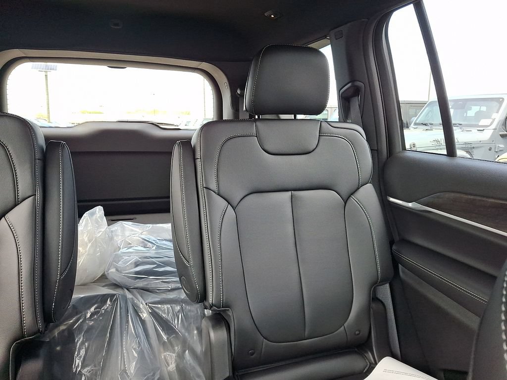 New 2026 Jeep Grand Cherokee L Limited w/ Limited Altitude Package AWD/4WD image 15