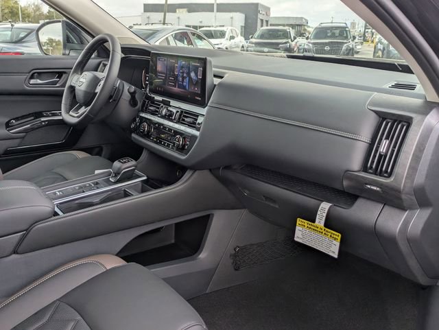 New 2026 Nissan Pathfinder Platinum image 18