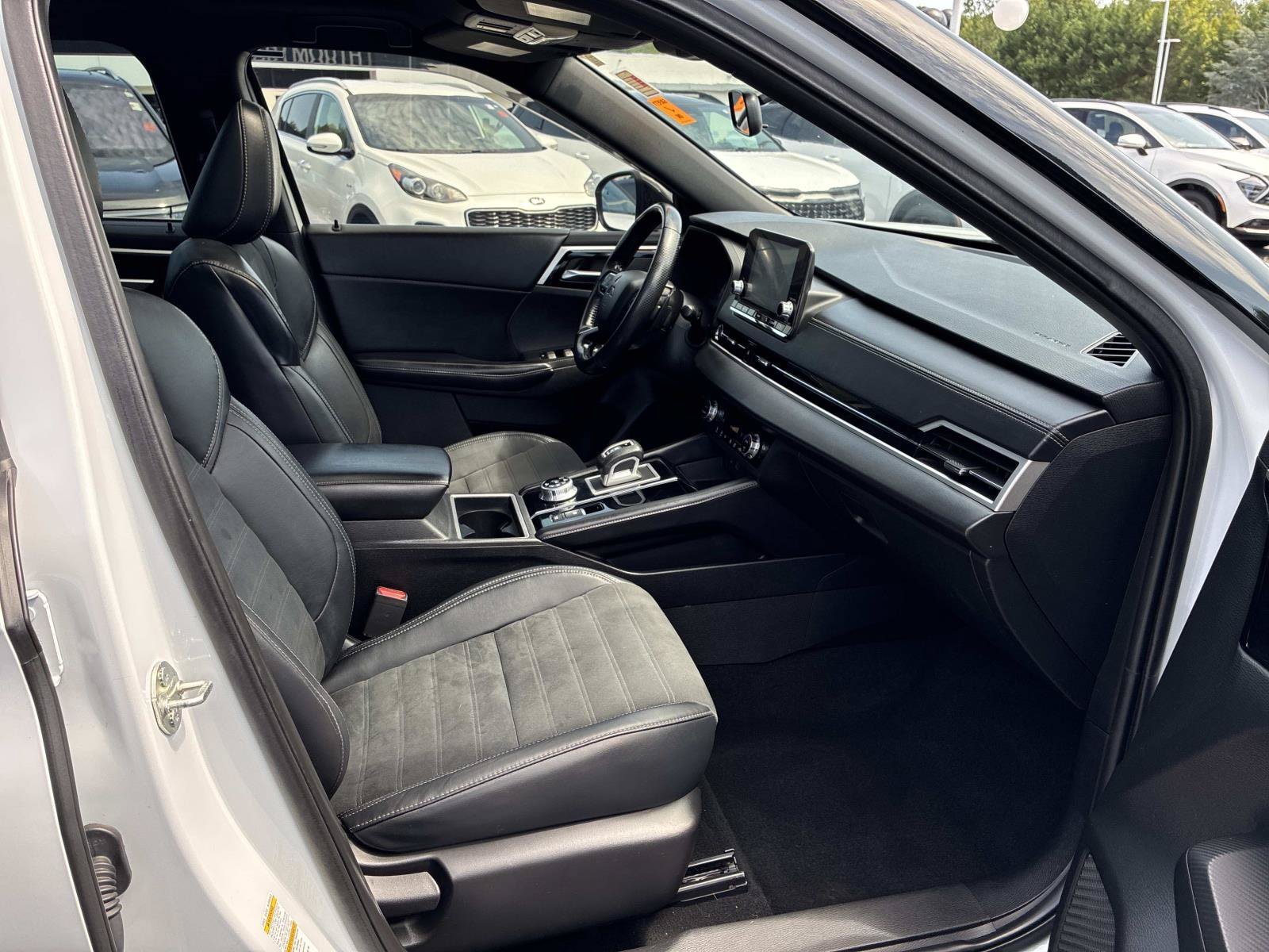 Used 2022 Mitsubishi Outlander SE AWD/4WD image 9
