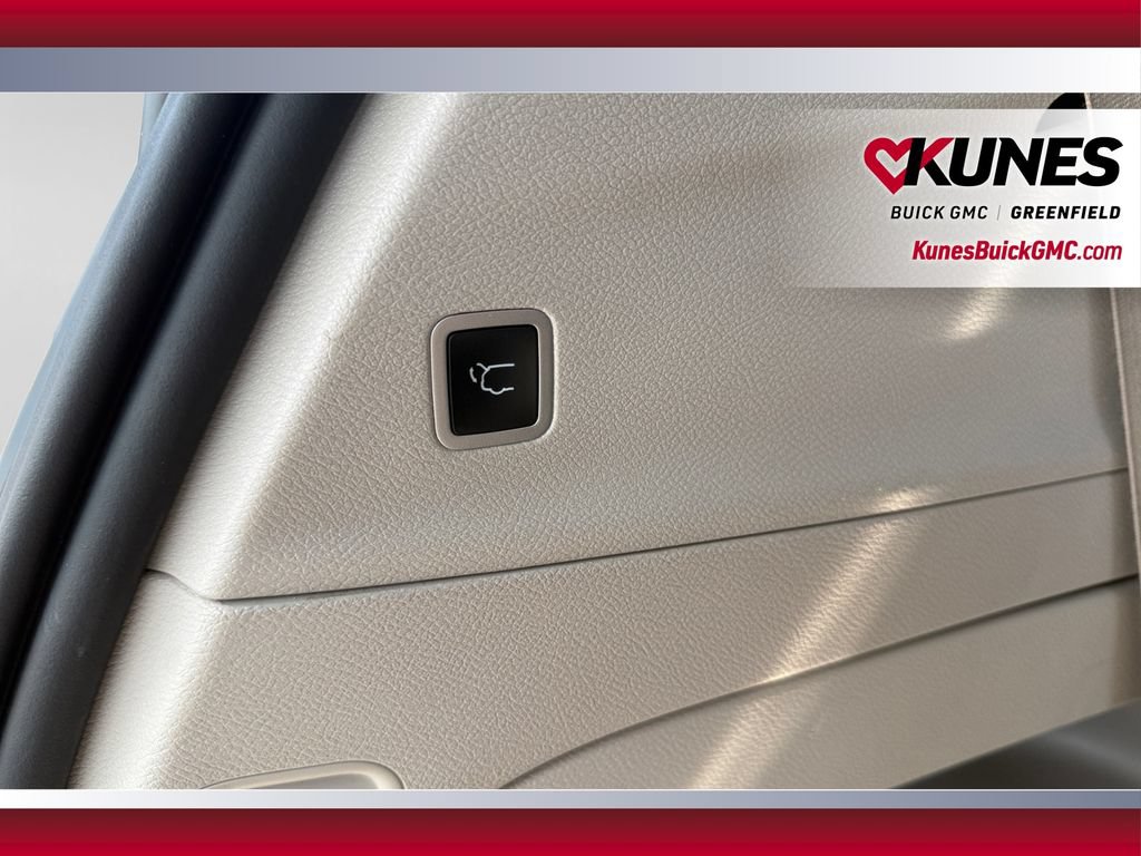 Used 2023 Chrysler Pacifica Touring-L FWD image 33