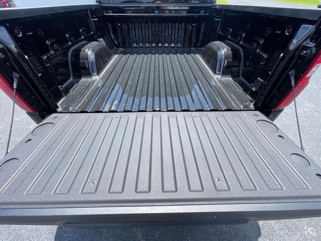 New 2026 Chevrolet Silverado 1500 Custom Trail Boss w/ LPO, Dark Essentials Package AWD/4WD image 7