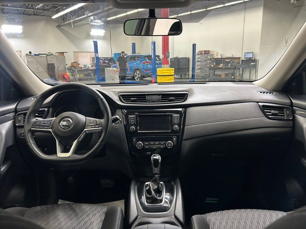 Used 2018 Nissan Rogue SV FWD image 20
