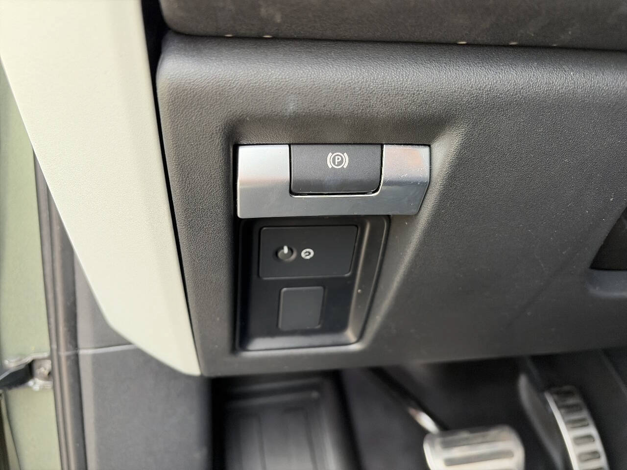 Used 2021 Land Rover Defender 90 First Edition AWD/4WD image 36