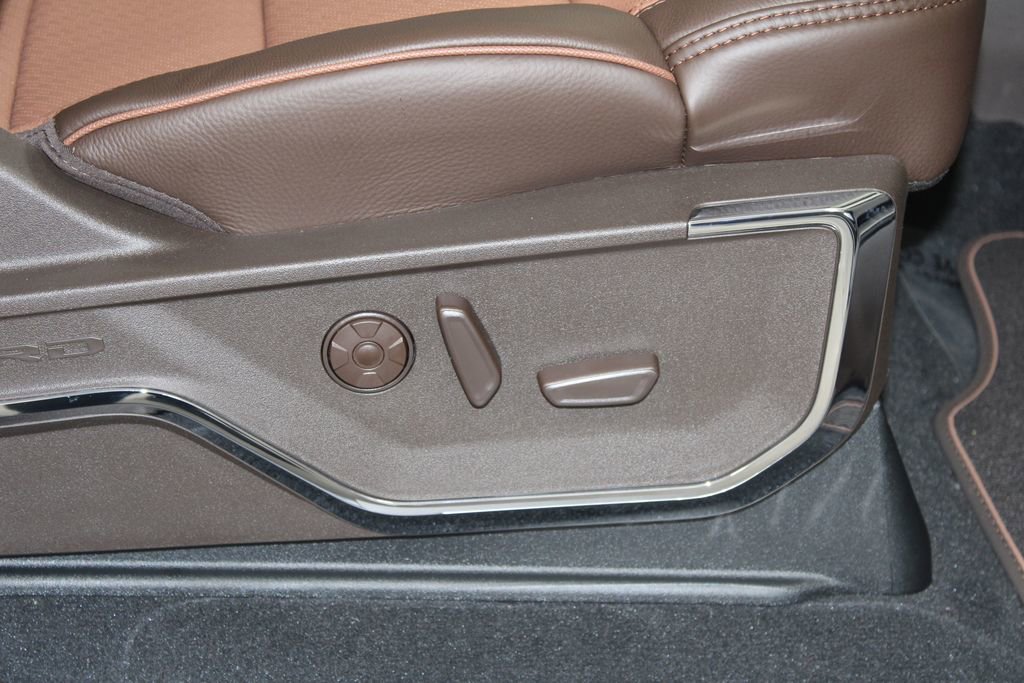 New 2026 Ford F250 King Ranch w/ Chrome Package image 31