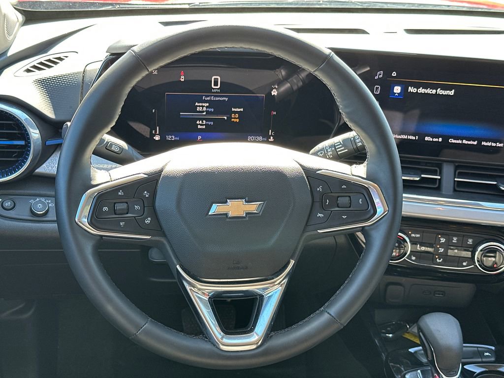 Used 2025 Chevrolet Trax LT w/ LT Convenience Package image 23