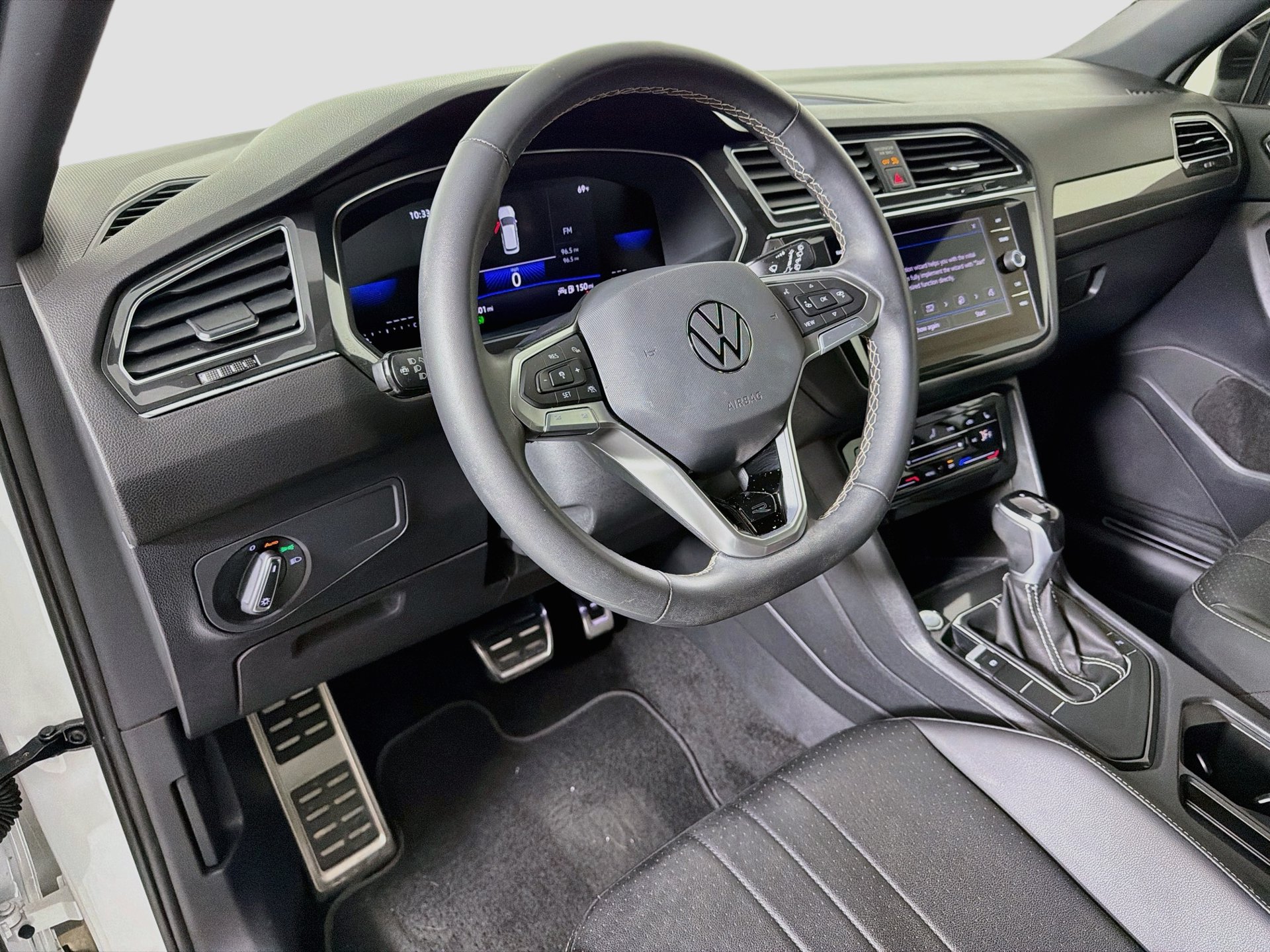 Certified 2023 Volkswagen Tiguan SE R-Line FWD image 9
