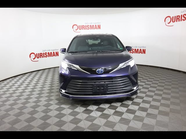 Used 2025 Toyota Sienna Limited AWD/4WD image 31