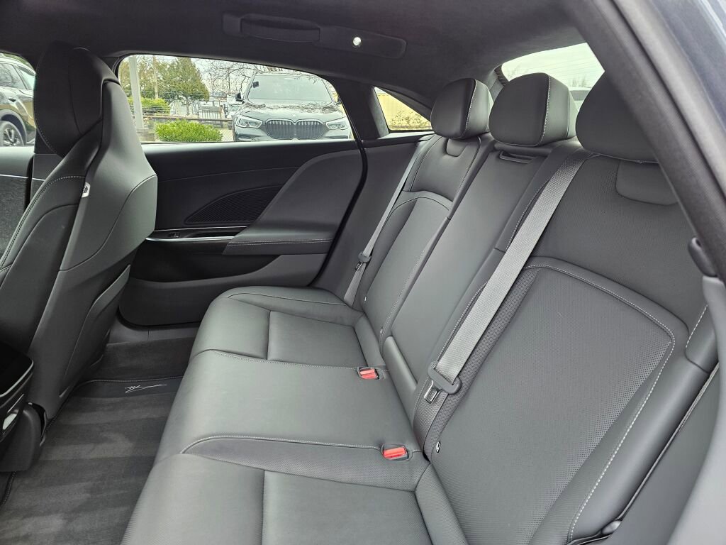 Used 2024 Lucid Air Touring image 21