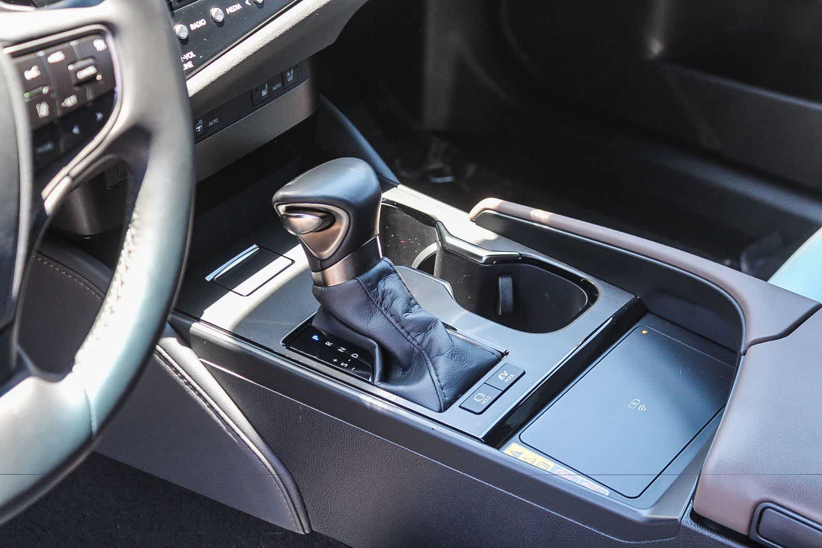 Used 2025 Lexus ES 300h w/ Premium Package FWD image 24