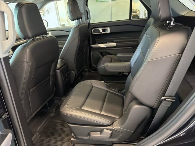 Used 2023 Ford Explorer XLT w/ Equipment Group 202A AWD/4WD image 15