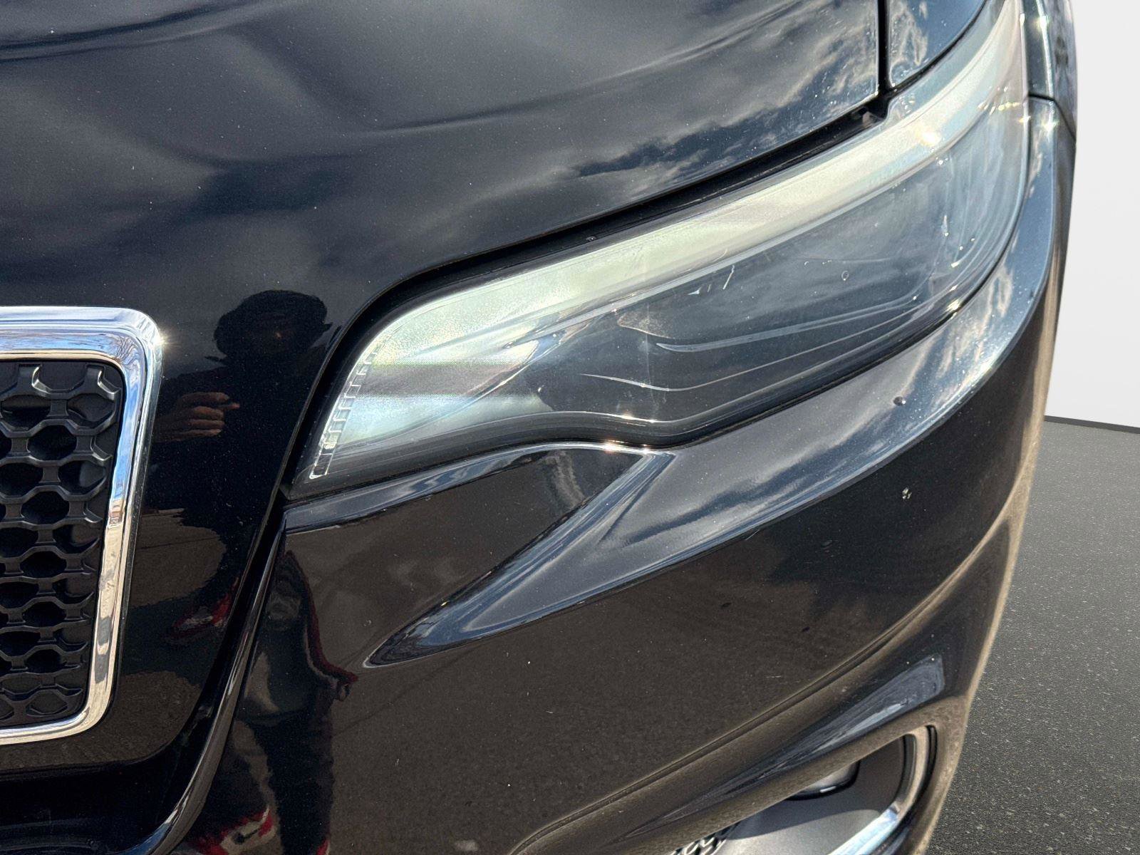 Used 2019 Jeep Cherokee Limited image 10