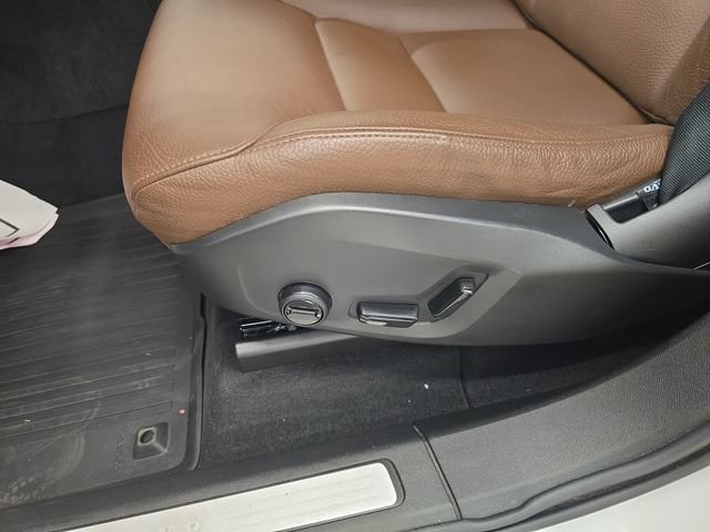 Used 2022 Volvo XC60 B5 Momentum AWD/4WD image 33