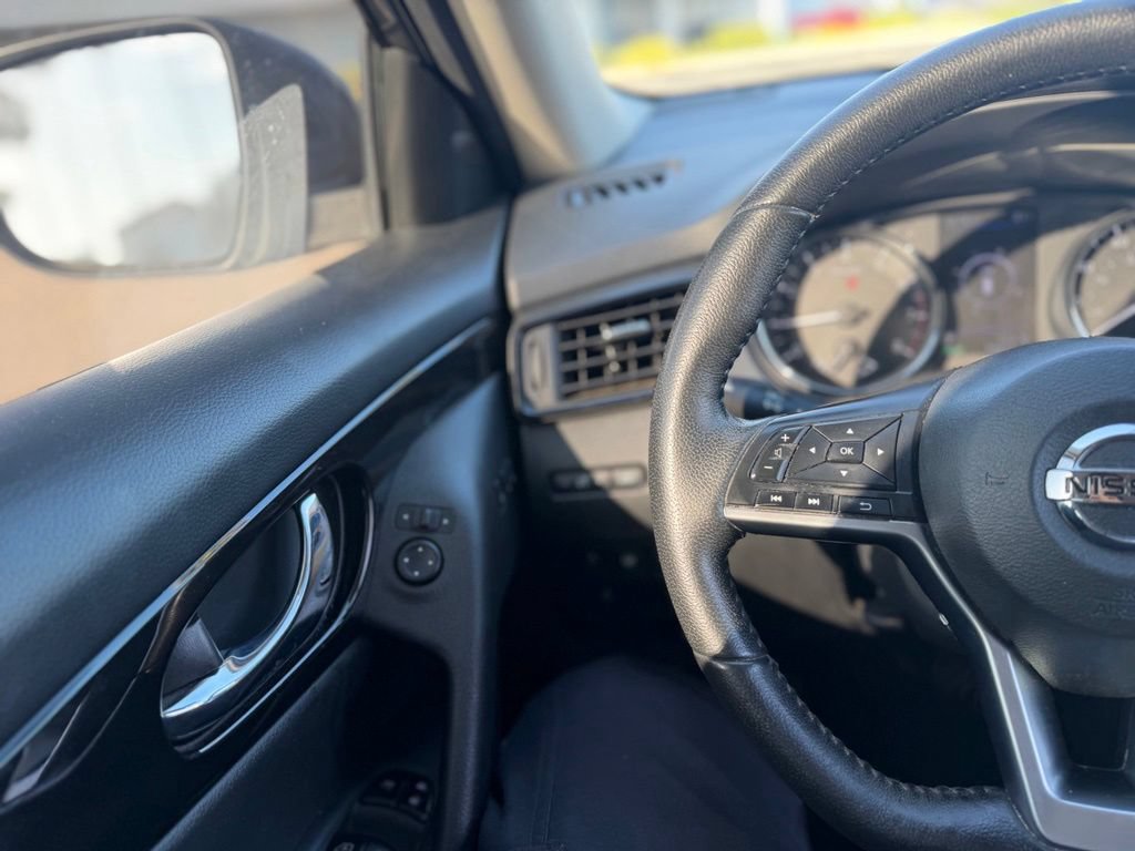 Used 2019 Nissan Rogue SL w/ Premium Package FWD image 7