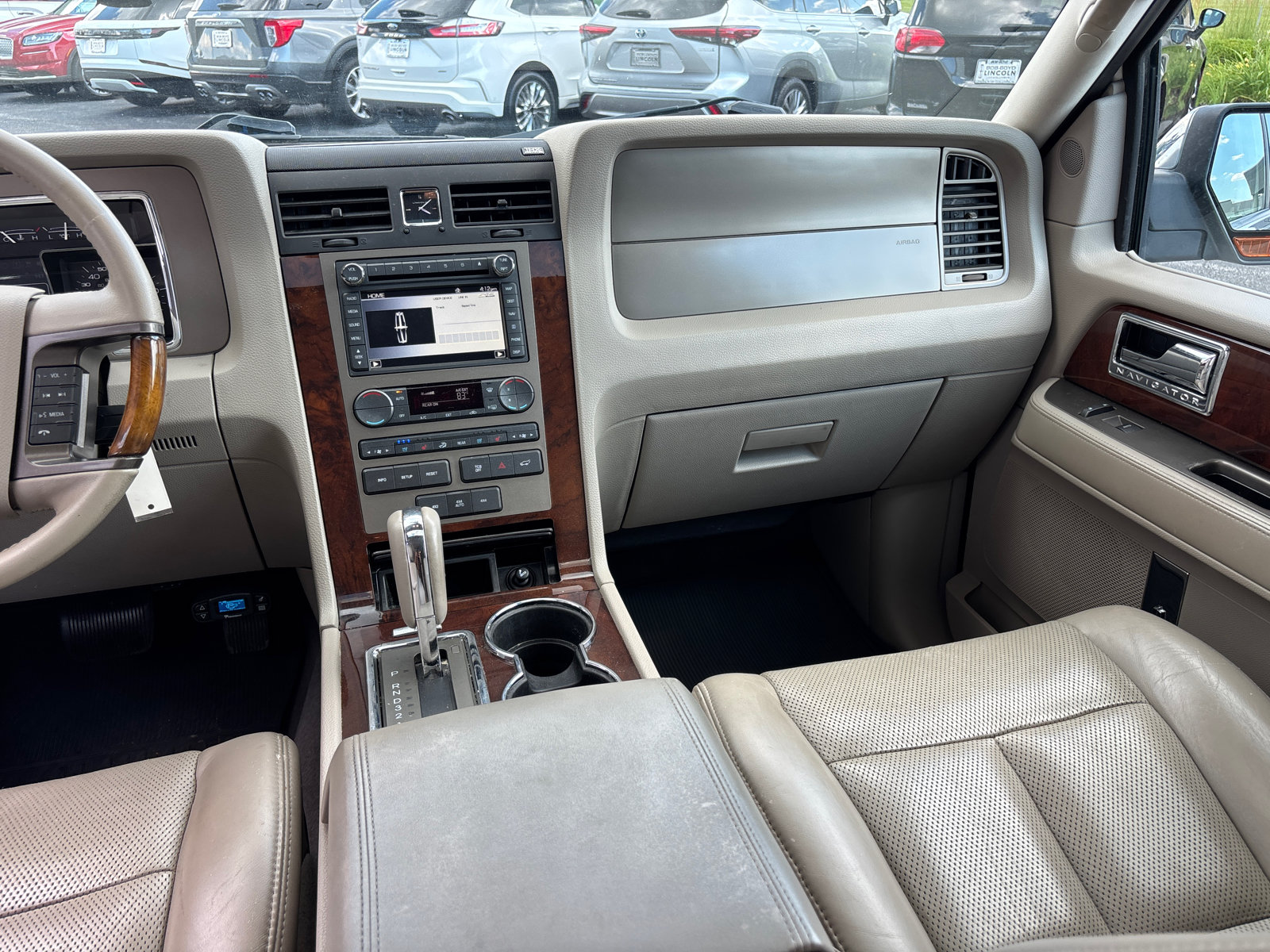 Used 2014 Lincoln Navigator L 4WD image 30