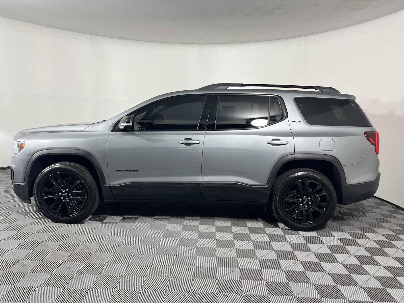 Used 2023 GMC Acadia SLT w/ Elevation Edition FWD image 7