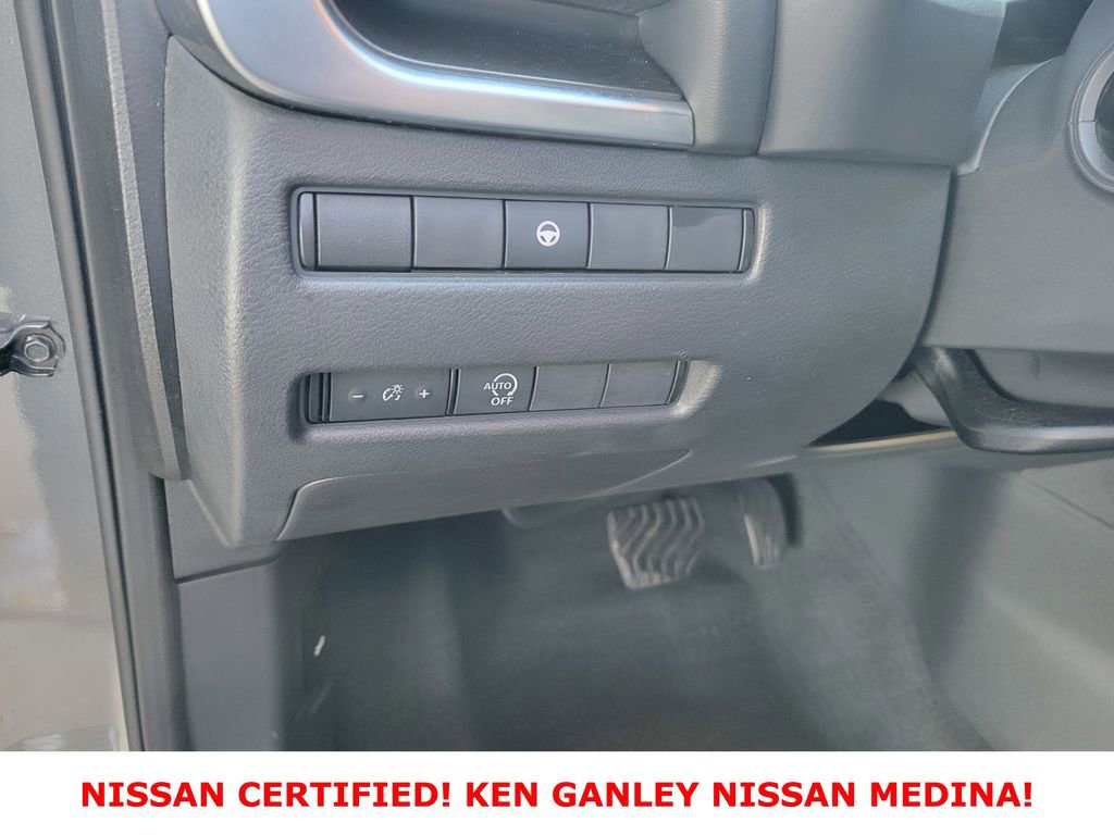 Certified 2023 Nissan Rogue SV image 34