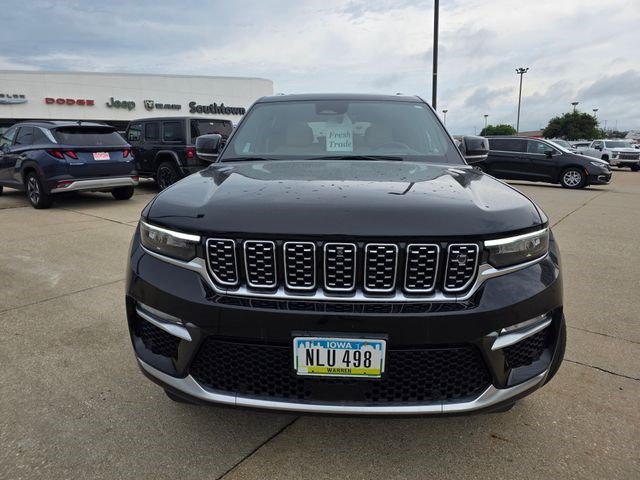 Used 2022 Jeep Grand Cherokee Summit w/ Advanced Protech Group IV AWD/4WD video 2
