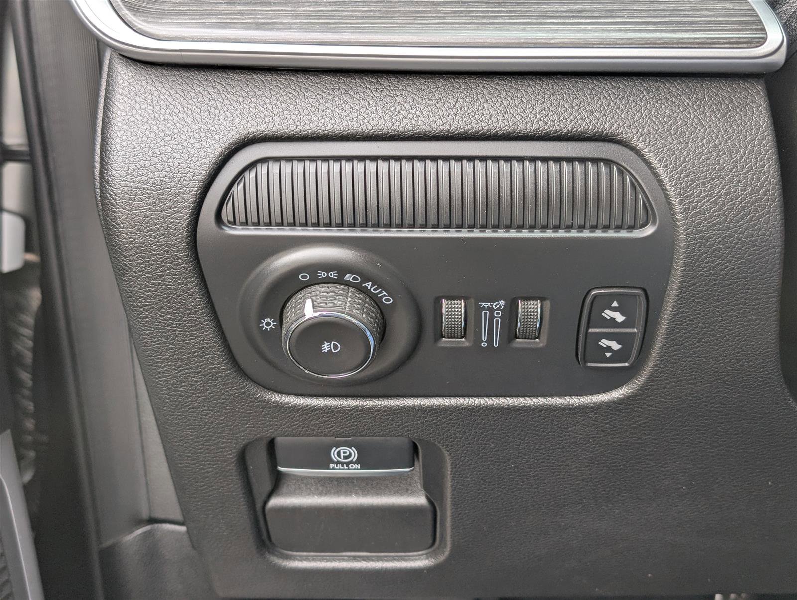 Used 2024 Jeep Wagoneer Series II w/ Flexible Seating Group image 22