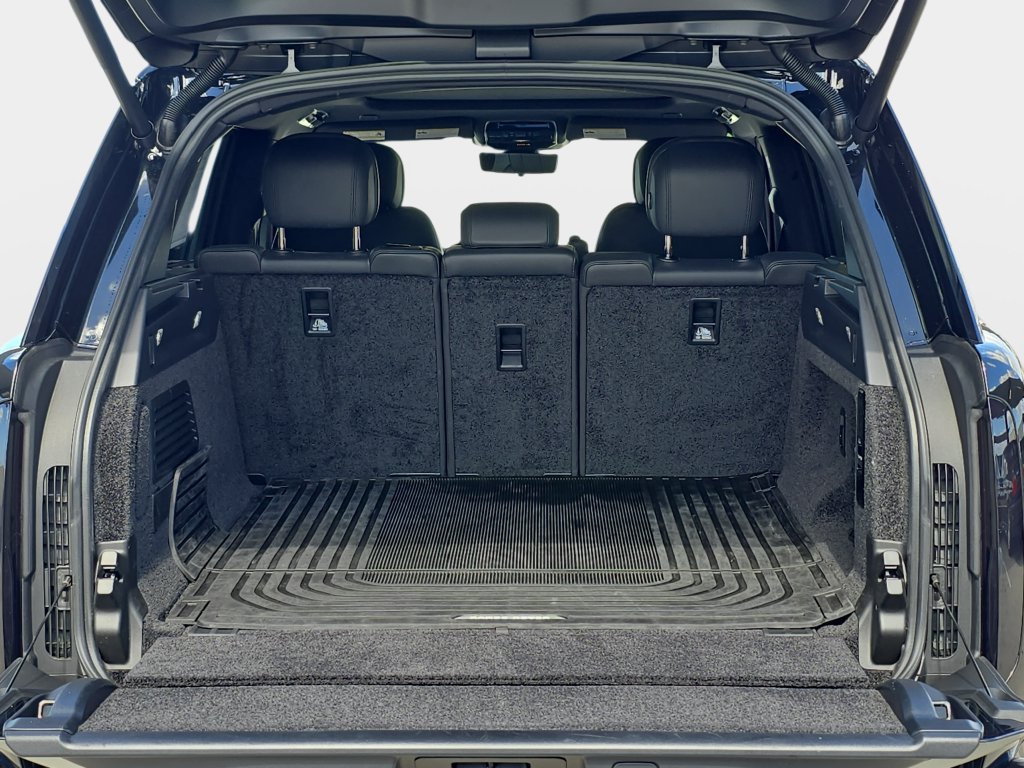 Certified 2025 Land Rover Range Rover SE AWD/4WD image 11