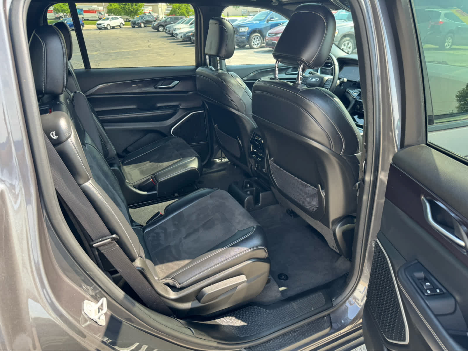 Used 2022 Jeep Grand Cherokee L Laredo AWD/4WD image 18