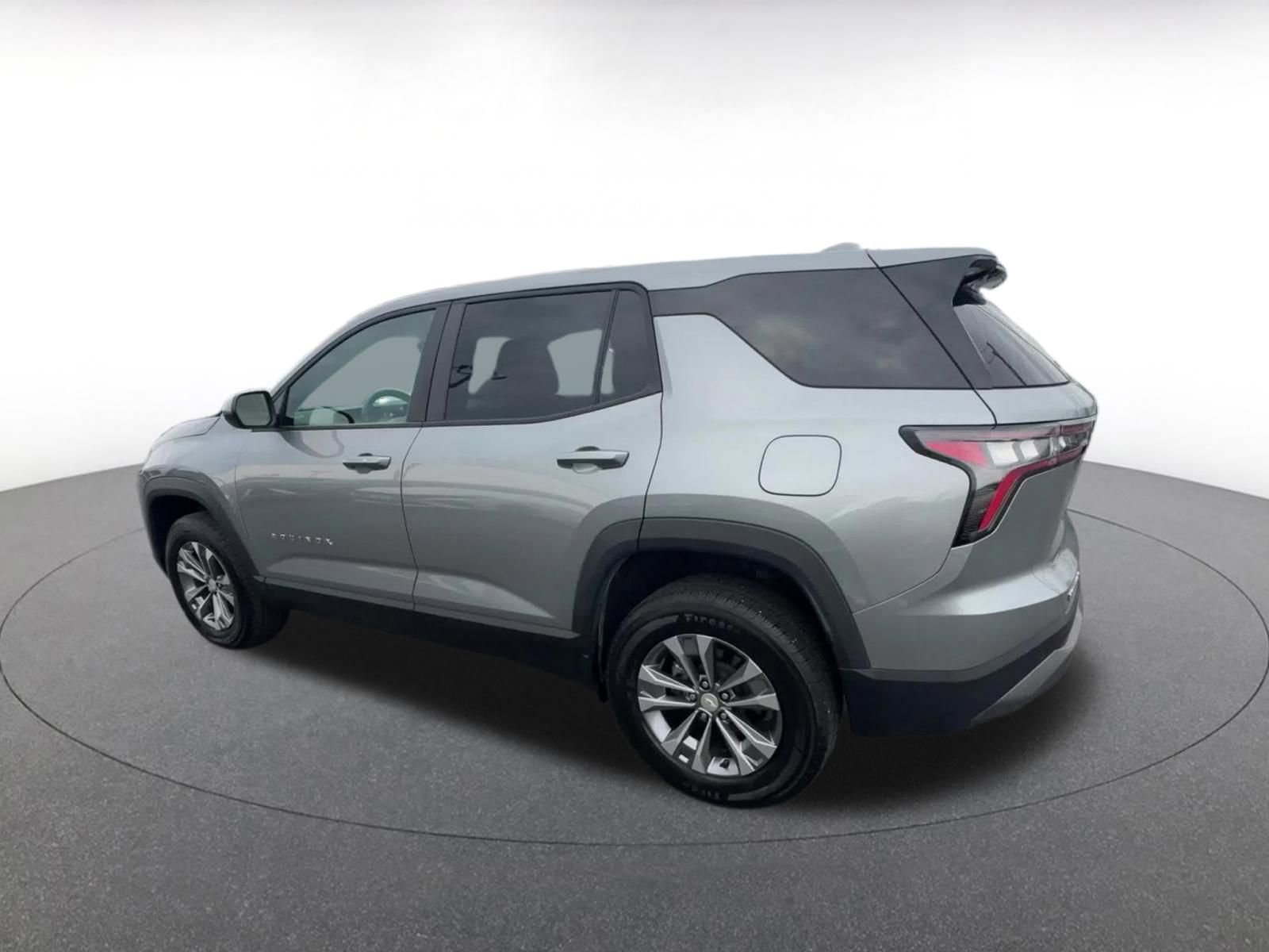 Used 2025 Chevrolet Equinox LT FWD image 10