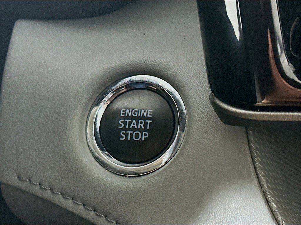 Used 2022 Toyota Highlander LE image 27