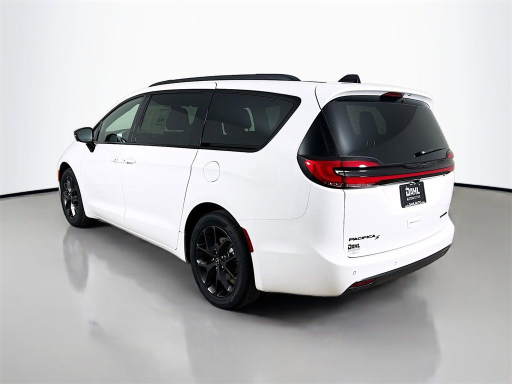 New 2026 Chrysler Pacifica Limited image 5