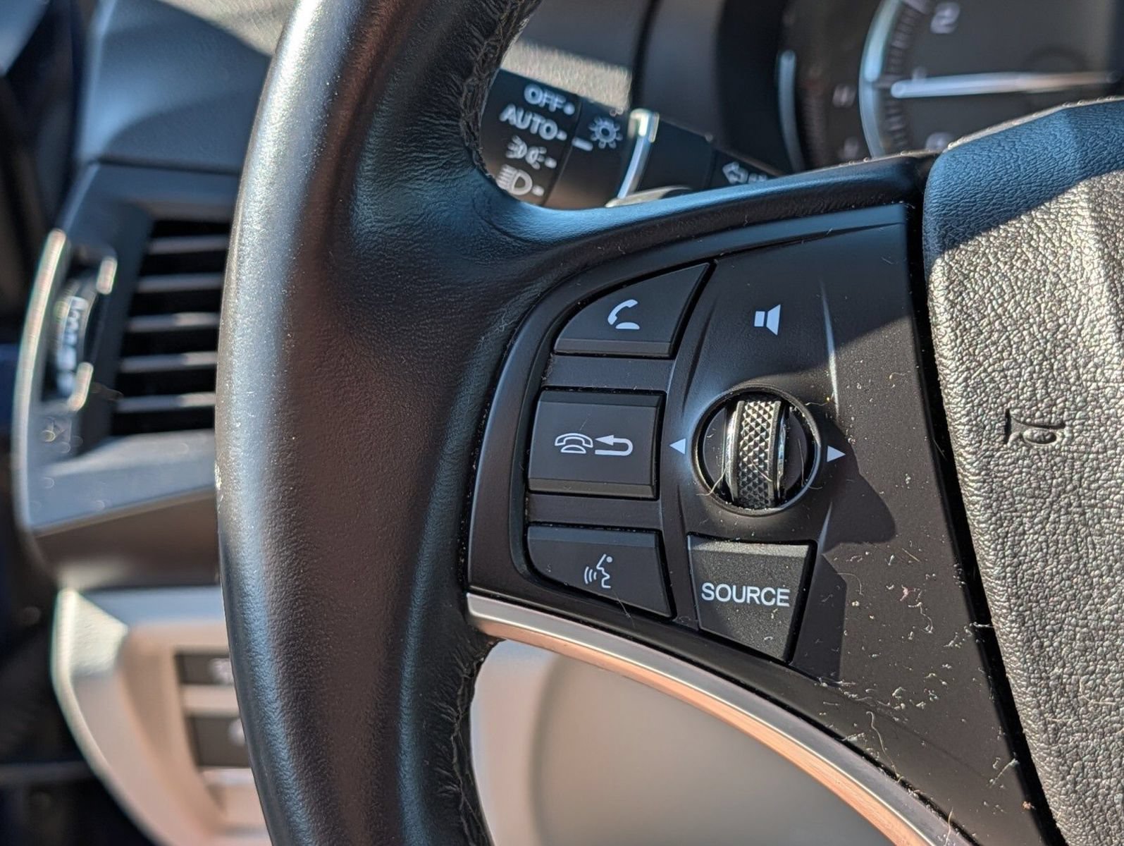 Used 2020 Acura MDX w/ Technology Package AWD/4WD image 32