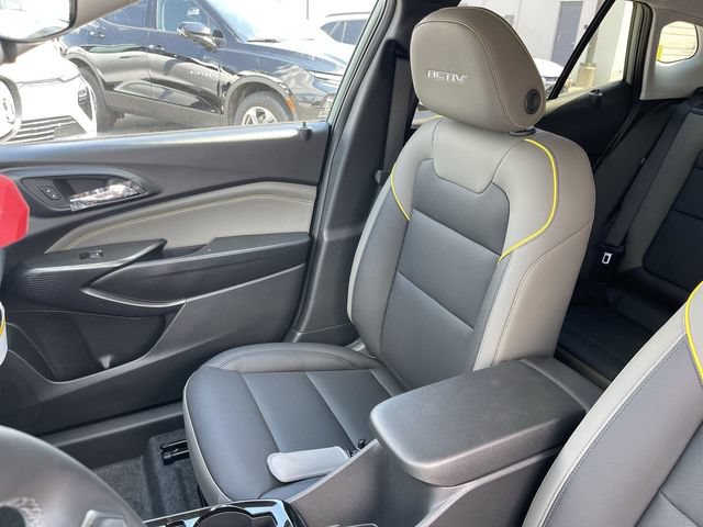 New 2026 Chevrolet Trax ACTIV w/ Sunroof Package FWD image 24