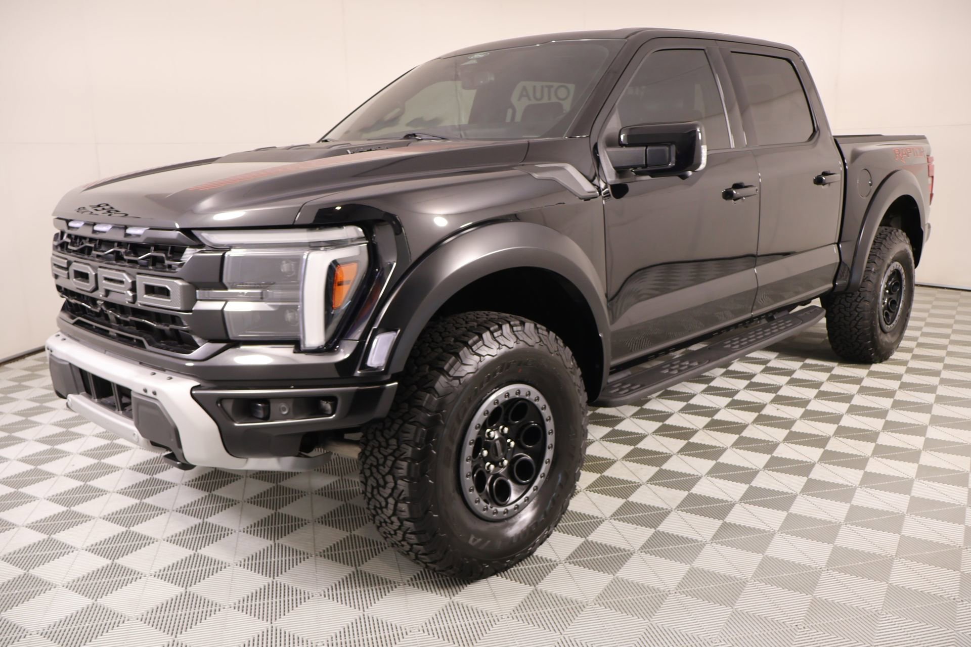 Used 2025 Ford F150 Raptor AWD/4WD image 13