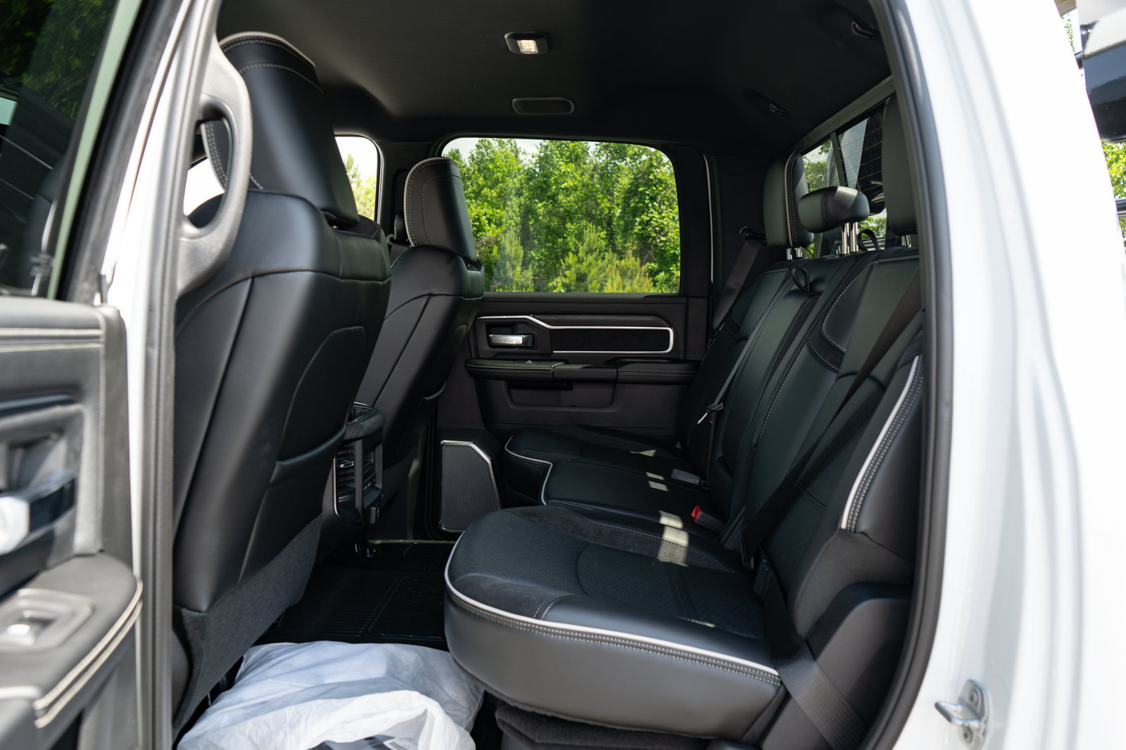 New 2026 RAM 4500 4x4 Crew Cab DRW w/ Laramie Trim Package image 36