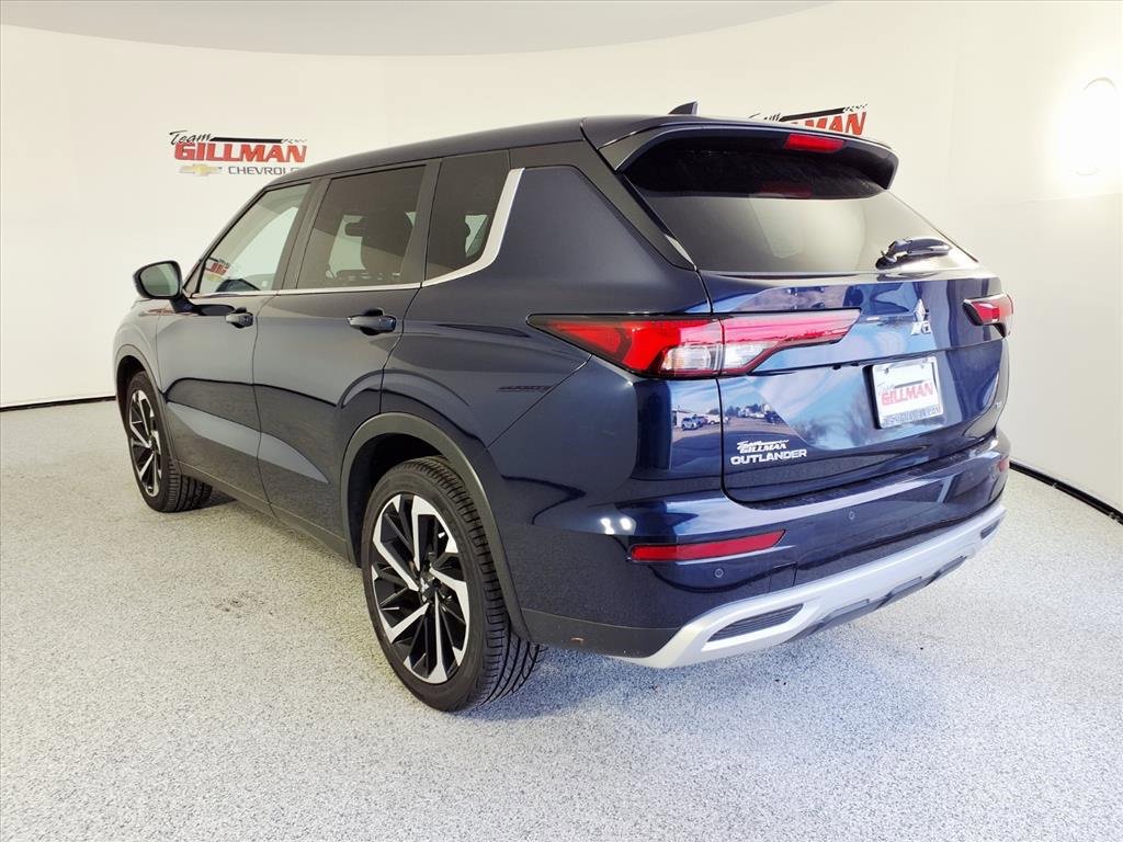 Used 2024 Mitsubishi Outlander SE Black Edition image 2