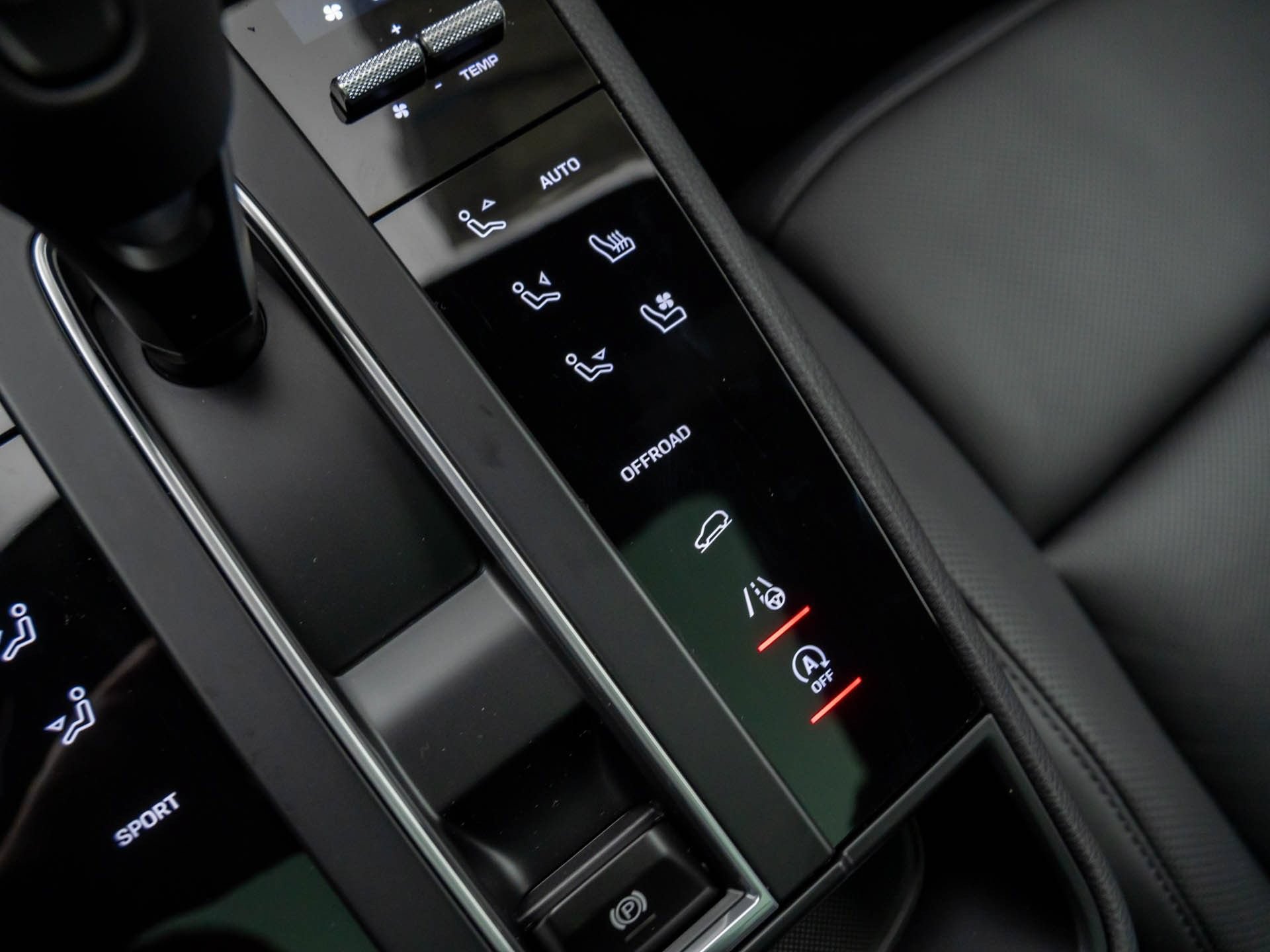 Certified 2026 Porsche Macan AWD/4WD image 24