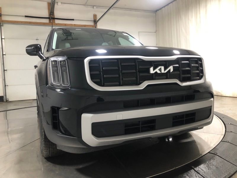 Used 2023 Kia Telluride S w/ S Sunroof Package image 2
